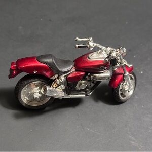 Vibrant die-cast model Honda Magna motorcycle. Motor Max. Scale 1:18. Collecible